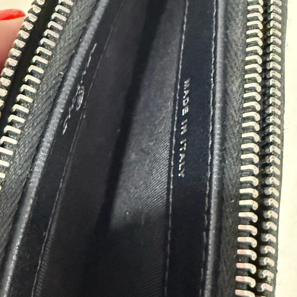 Chanel Black Quilted Leather crossbody Bag - Picture 10 of 14